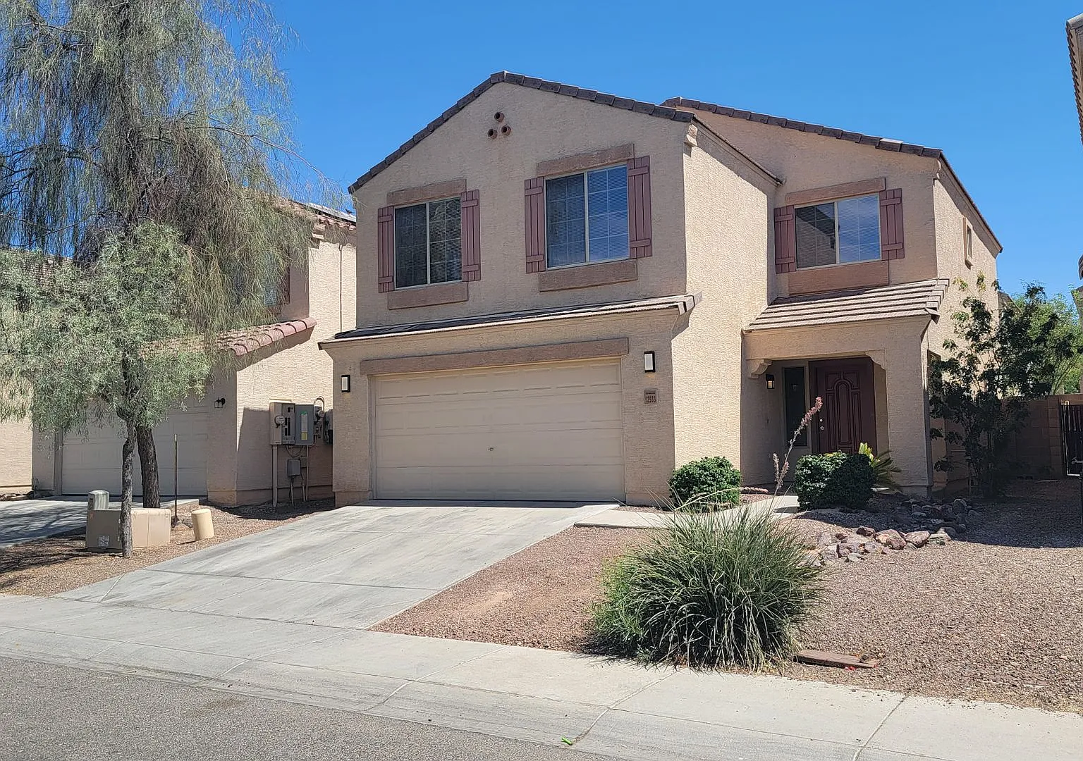 Hard to find a 4 bedroom at this price! No carpet! — Photo 2