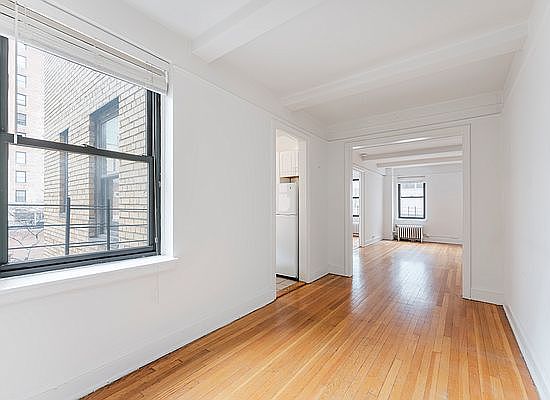 5th image of 117 E 77th St APT 3D
