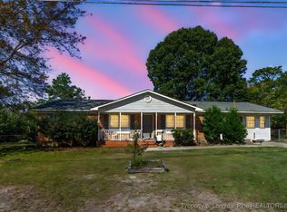 825 Fresno Dr, Fayetteville, NC 28303