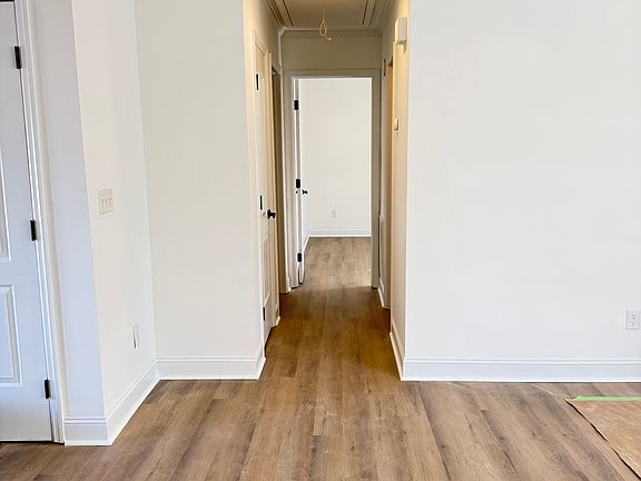 5th image of 519 Coronation Dr #519