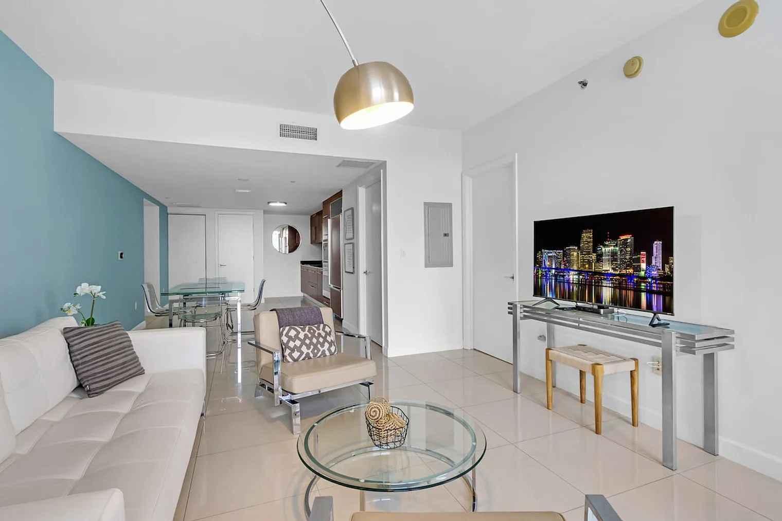 1 bed, 1.0 bath, 882 sqft, $5,335 — Photo 4