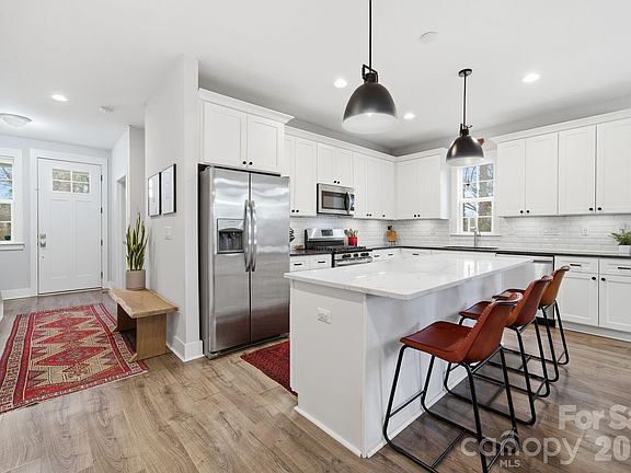 4th image of 321 Fielding Rd