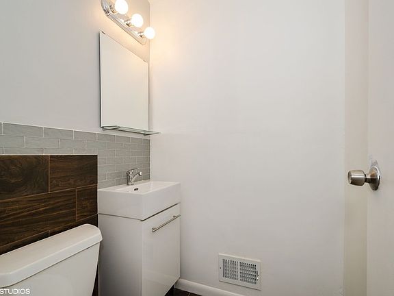 3rd image of 7216 W Crain St