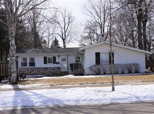 913 Woodland Ave, Port Washington, WI 53074