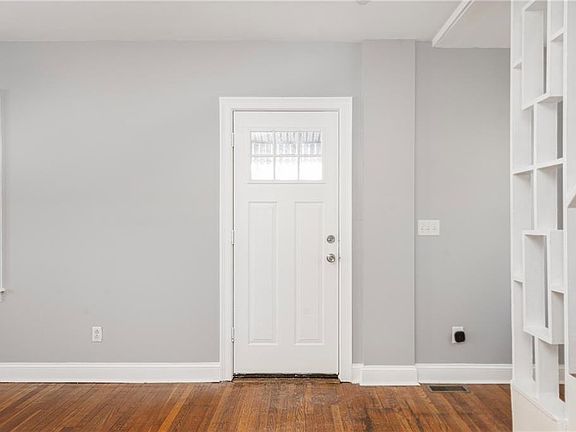 4th image of 172 Camden Ave