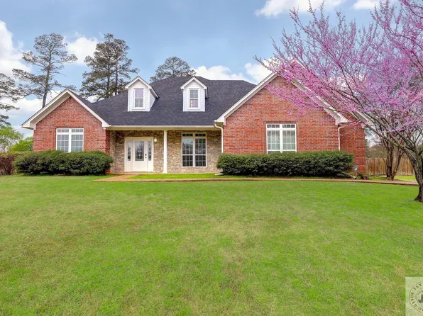 5815 Winchester Dr, Texarkana, TX 75503