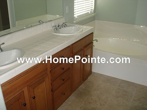 4th image of 490 Allaire Cir