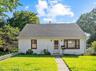 12 Reeve Ave, Bloomingdale, NJ 07403