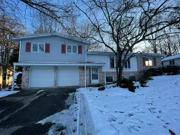 2130 Blueberry Dr NW, Grand Rapids, MI 49504