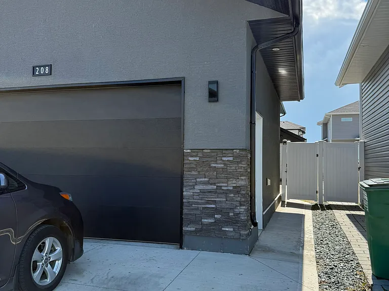208 Barrett St — Photo 21