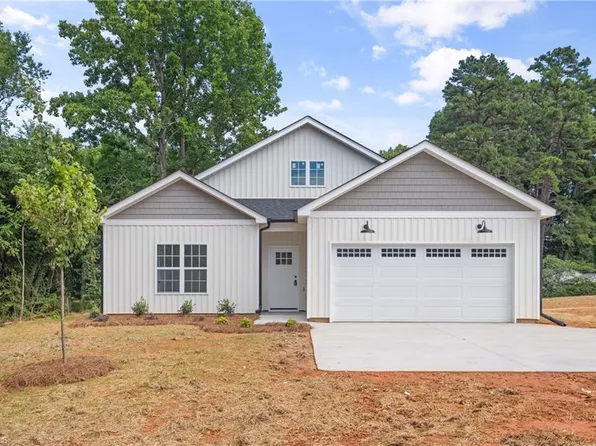 1649 Ralee Dr, Winston Salem, NC 27127