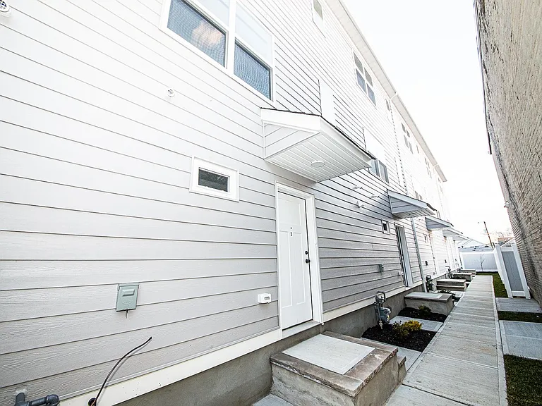 74-76 Essex St #2 — Photo 13