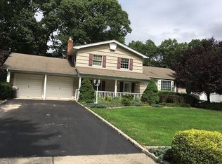 109 Northfield Rd, Hauppauge, NY 11788