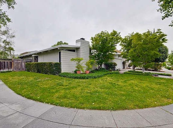 3rd image of 5434 Castle Manor Dr