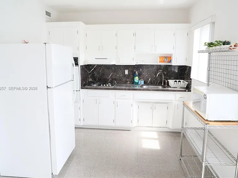 215 Antilla Ave #2 — Photo 12