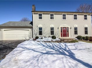 8 Stream View Cir, Fairport, NY 14450