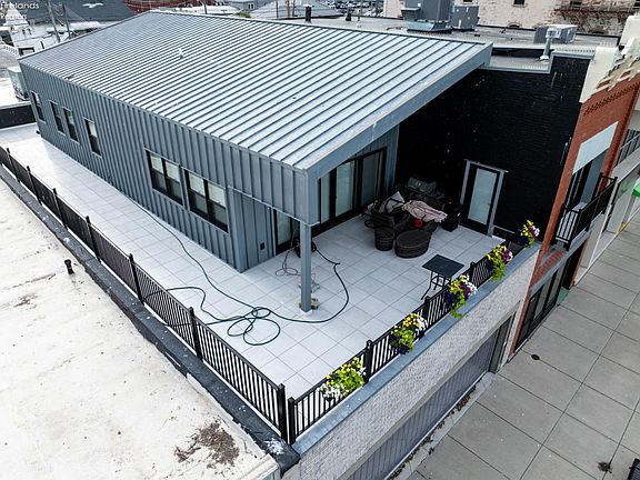2nd image of 122 Madison St