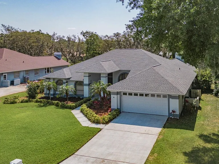 2906 Pine Club Dr — Photo 1