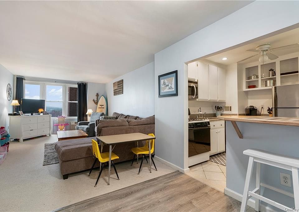 1st image of 21 Fairview Ave APT 516