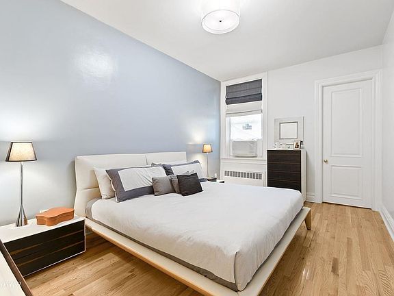 5th image of 23 E 81st St APT 8