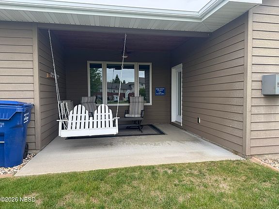 4th image of 822 16th Ave NE