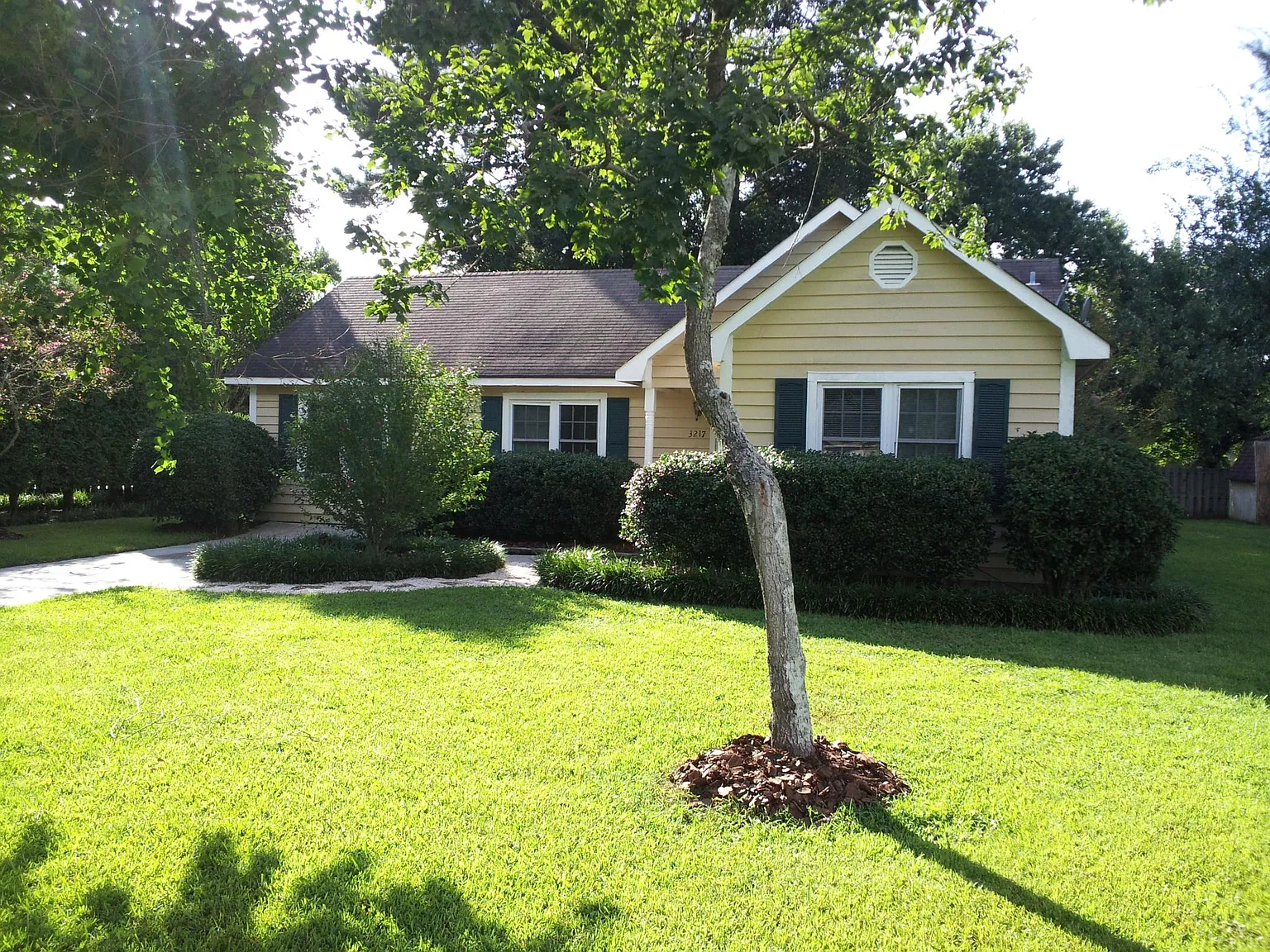 3 bed, 1488 sqft, $1,975 — Photo 1
