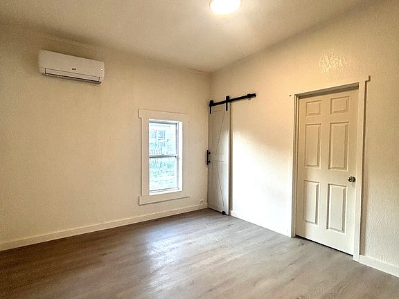 5th image of 404 E Jackson St #A