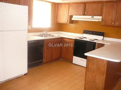 2nd image of 5825 Vegas Dr