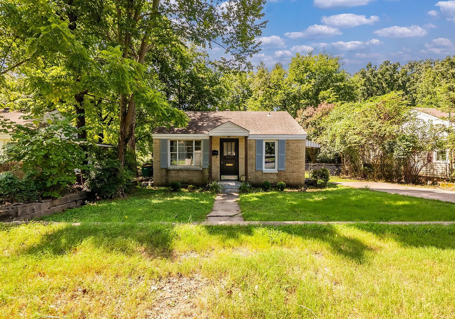 Charming 2BR/1BA Brick Cottage Hardwoods, Fenced Yard, W/D Included — Photo 1