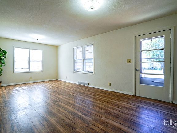 3rd image of 1605 N Lafayette Ave