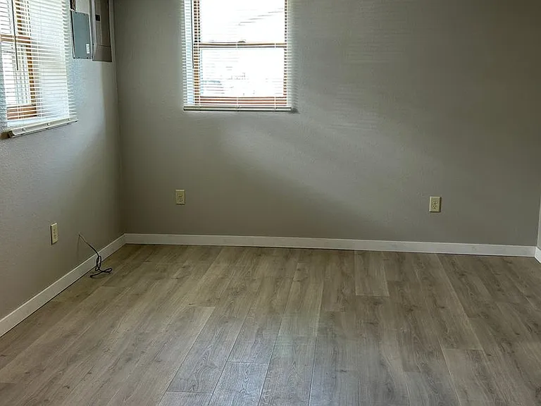 391 2nd Ave SW — Photo 16