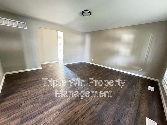 4th image of 11306 Parkmont Dr