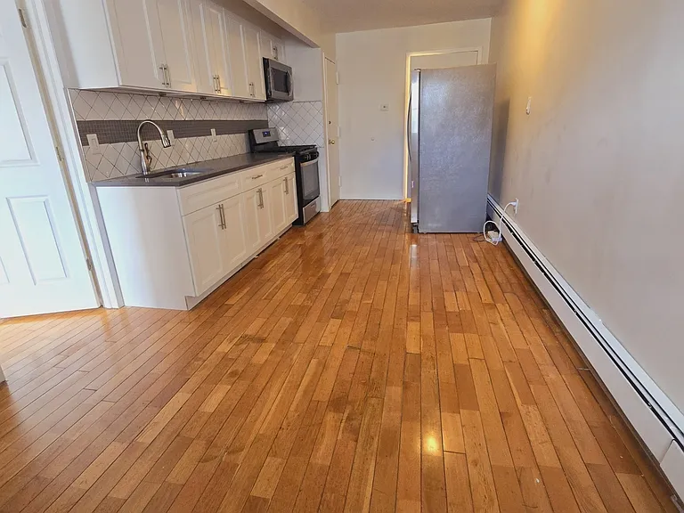 10-10 127th St #1A — Photo 3