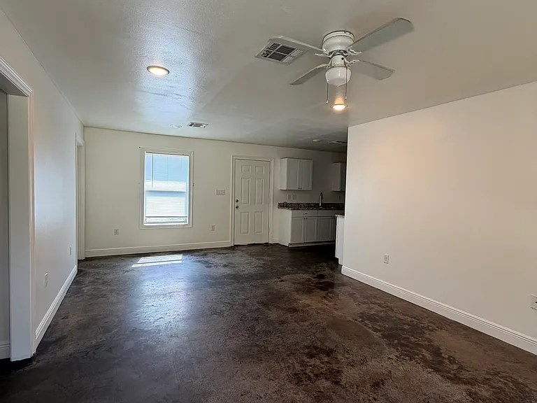 723 Kirkland St #723 — Photo 3