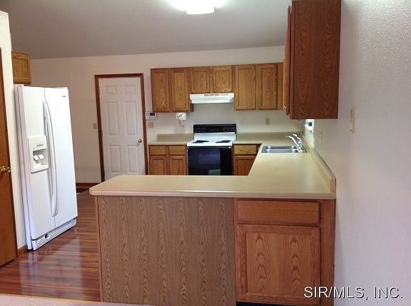 3rd image of 1016 Meadows Ct
