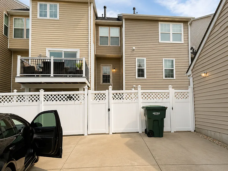 7821 Heaton Way — Photo 24
