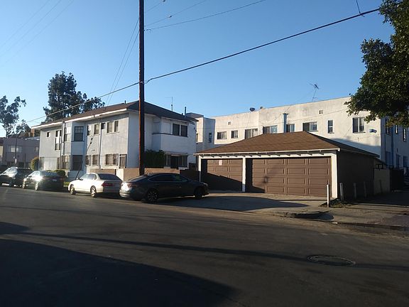 4th image of 2652 S Manhattan Pl