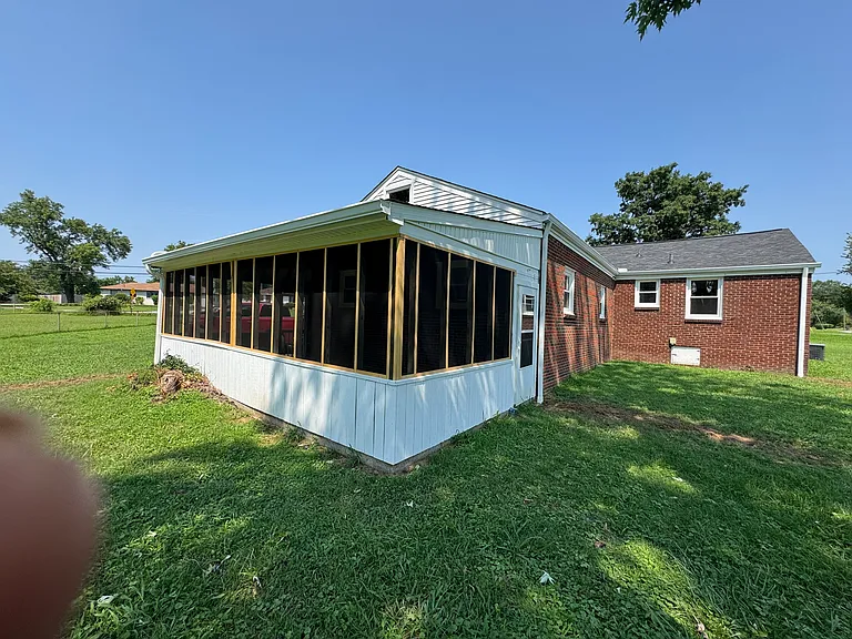 3001 Hillhurst Dr — Photo 2