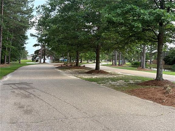 5th image of 700 Lakeview Ln
