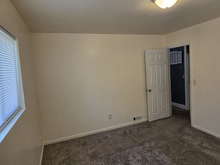 1752 S 440 W — Photo 17