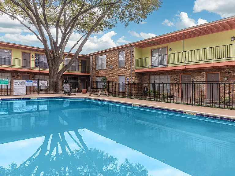 Southern Oaks Apartments — Photo 5