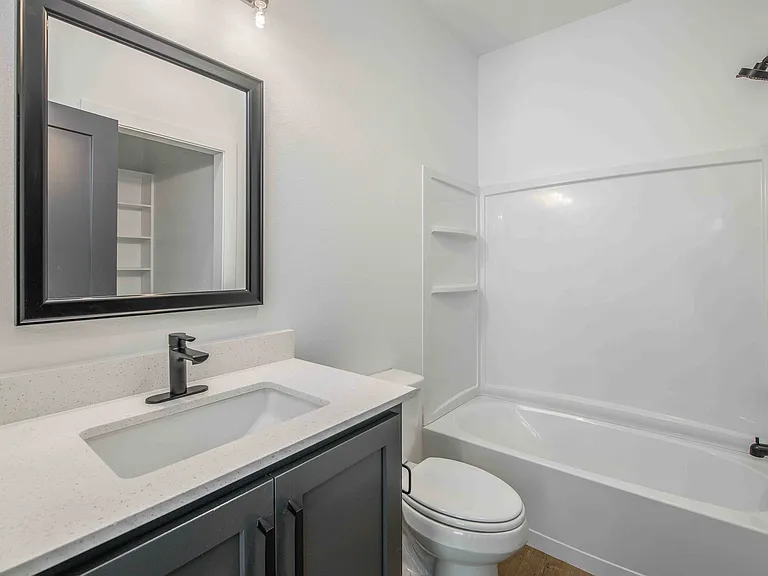 200 Live Oak St E — Photo 13
