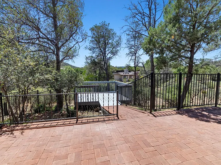 642 Sunrise Blvd — Photo 16