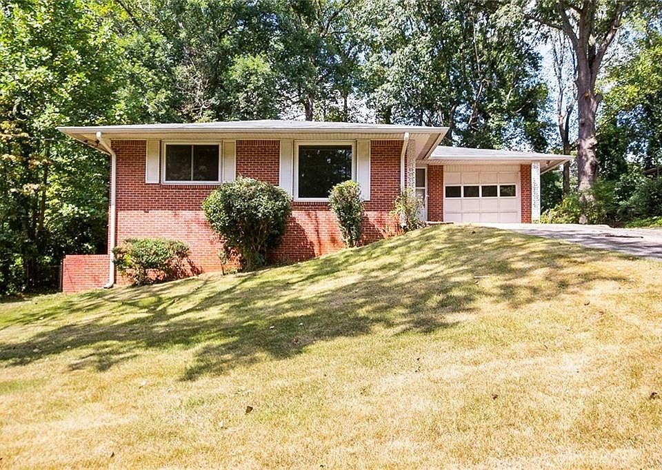 1st image of 205 Longleaf Dr SE