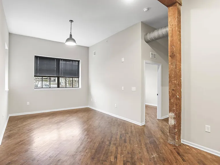 Lombard Commons — Photo 13