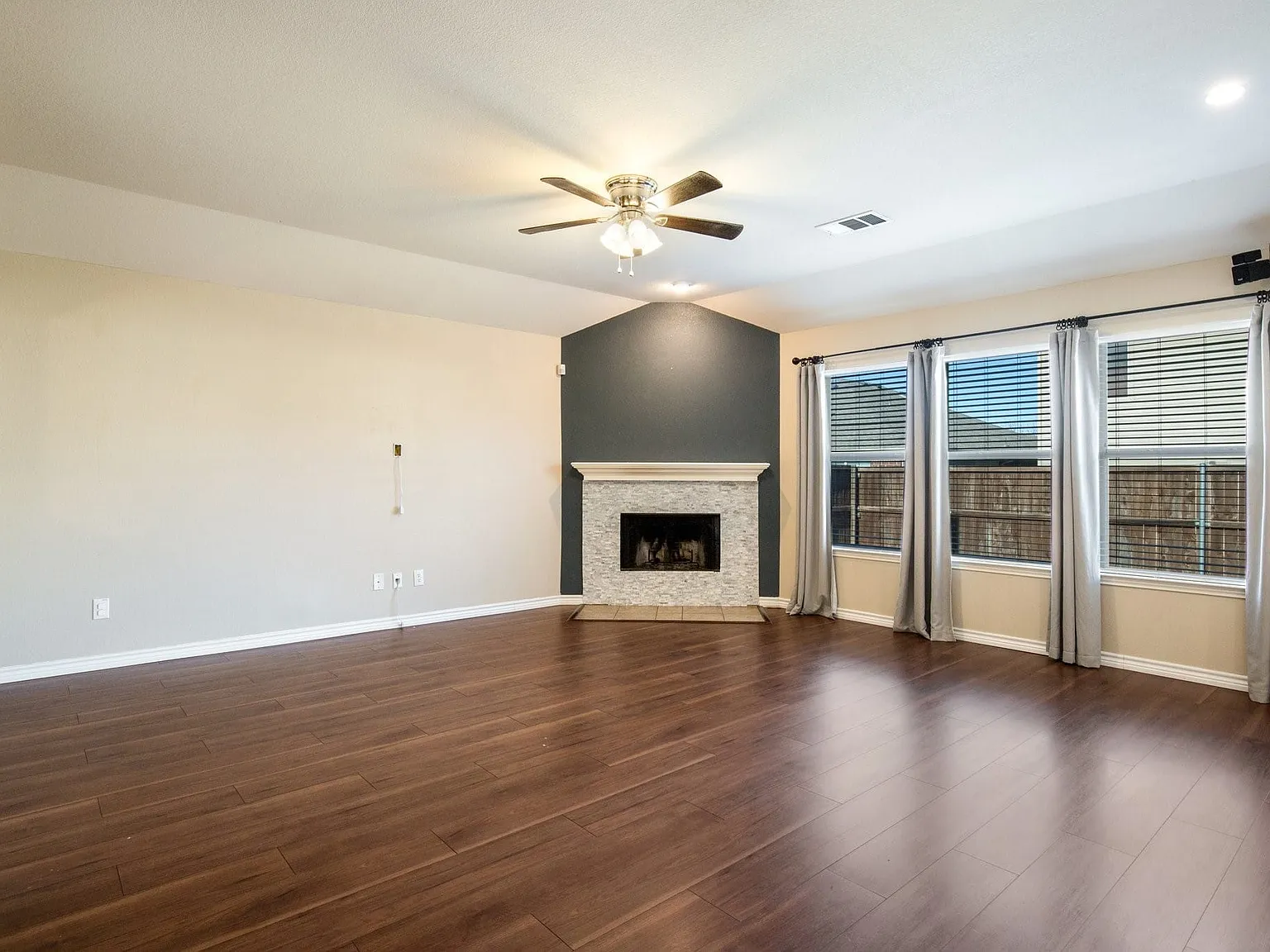 3 bed, 2.0 bath, 1879 sqft, $2,350 — Photo 4