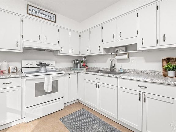 3rd image of 1009 Winton Ave #A