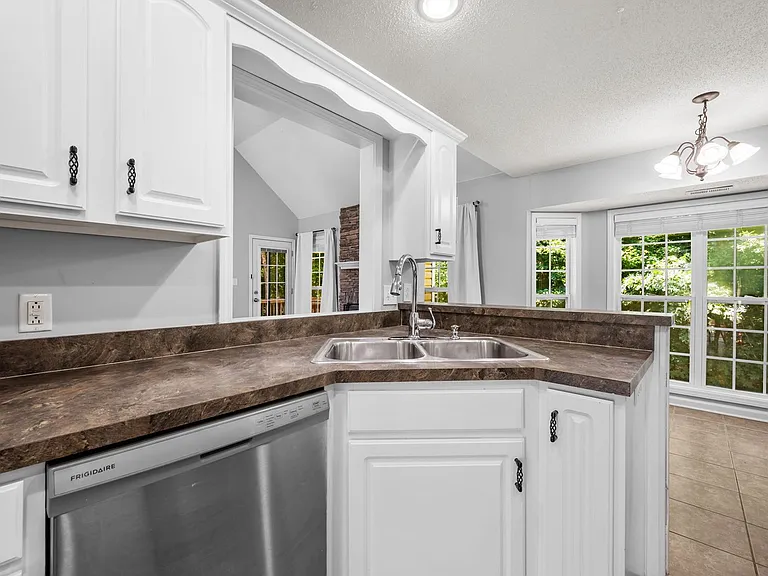 4433 Taylor Hall Ln — Photo 14