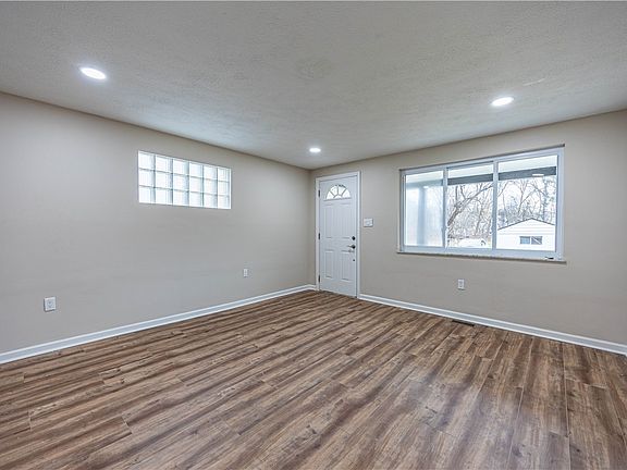 2nd image of 106 Blythe Rd S