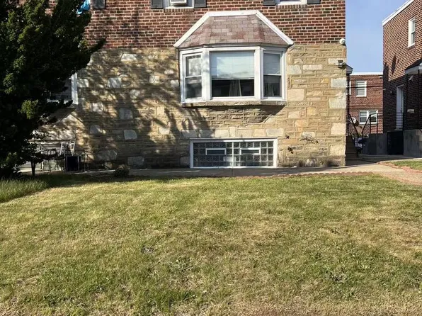 2413 Vista St, Philadelphia, PA 19152